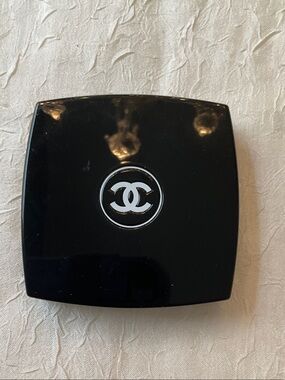 CHANEL Black Compact Eyeshadow Case, Les 4 ombres, 274 codes elegant